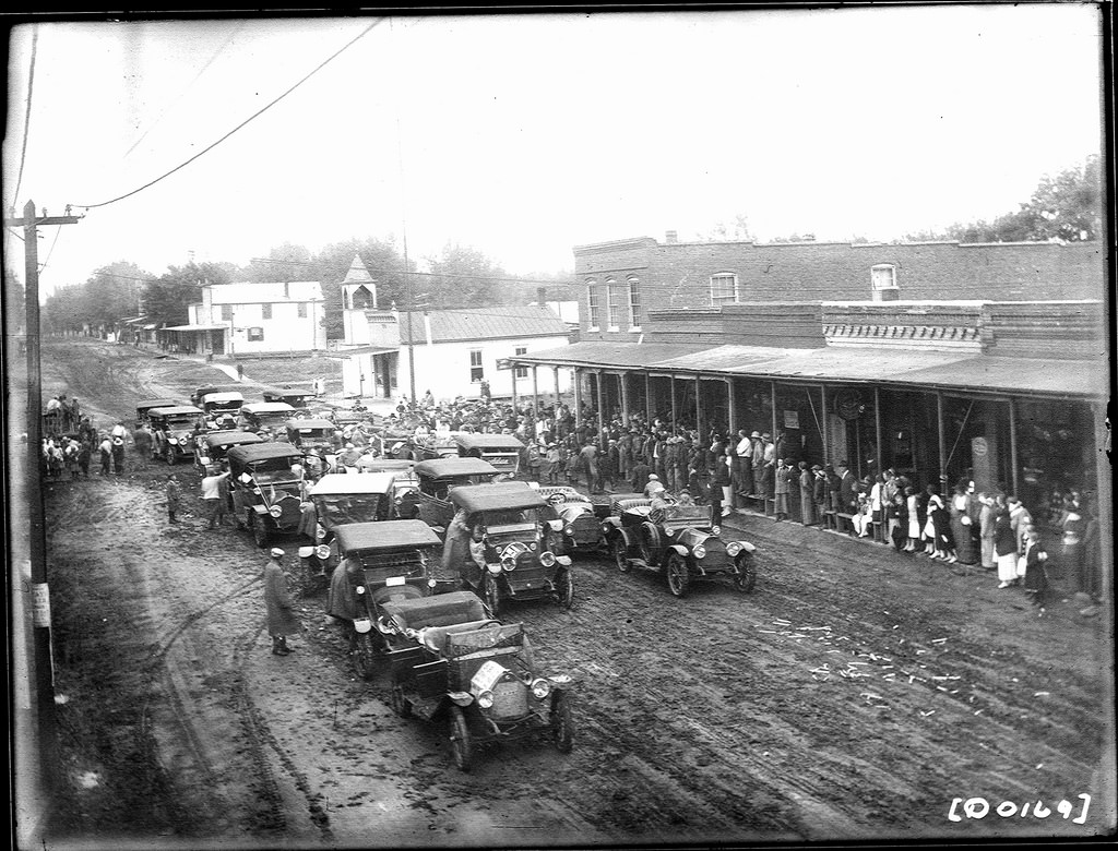 Automobile parade(1040x780).jpg